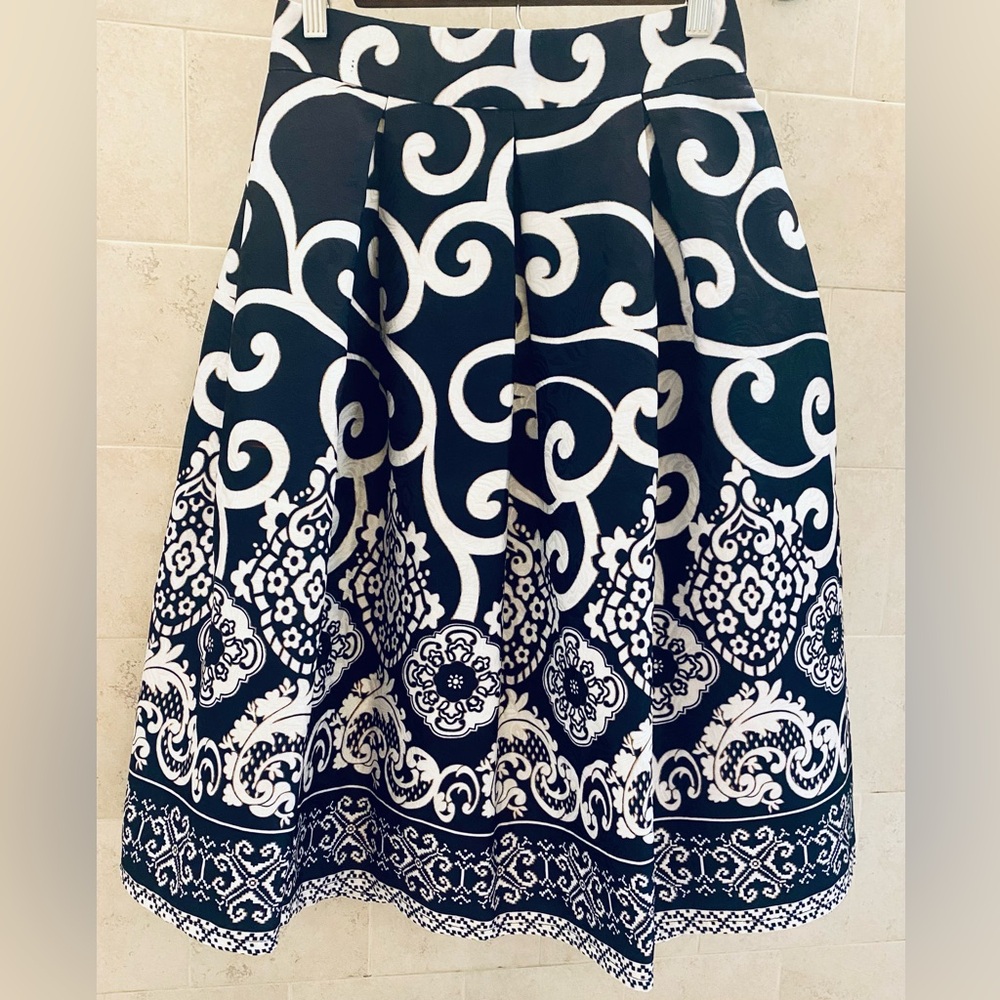 High waisted, pleated, midi-skirt.  Size small. Navy blue.
